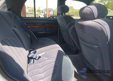 1996 Mercury Grand Marquis Gs z USA, uszkodzony, nr VIN 2MELM74W9TX692417